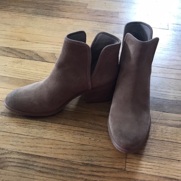 Hinge Booties - Picture 2 of 3